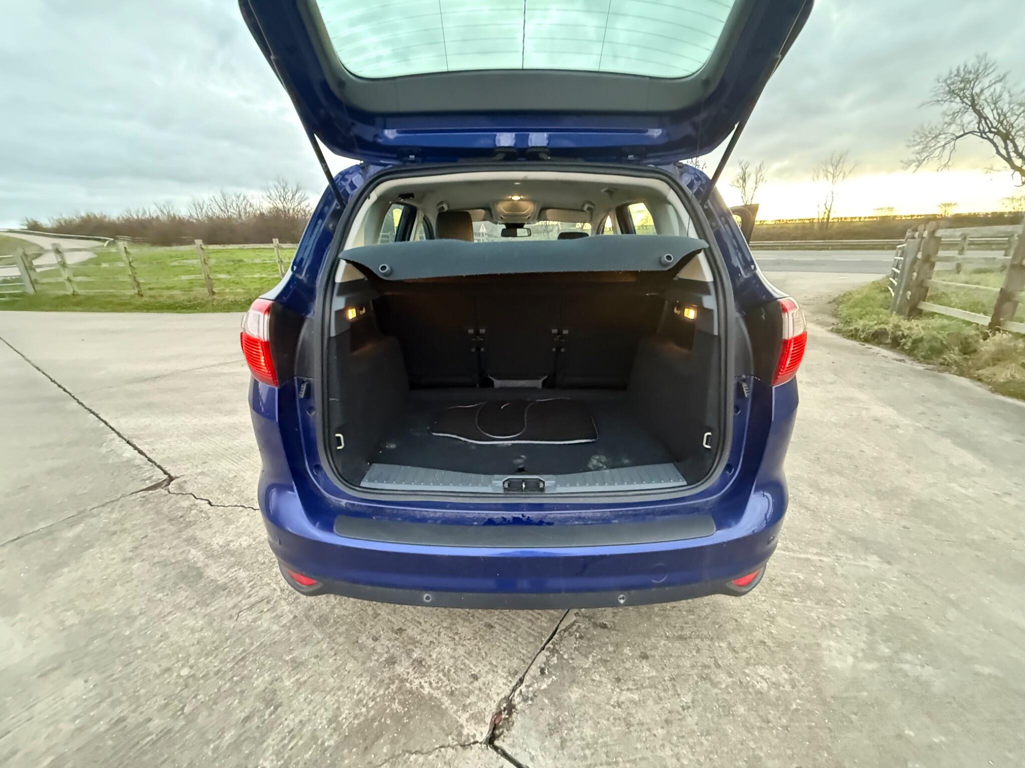 Ford C-Max 1.6 TDCi Titanium Euro 5 5dr — photo 101 of 104